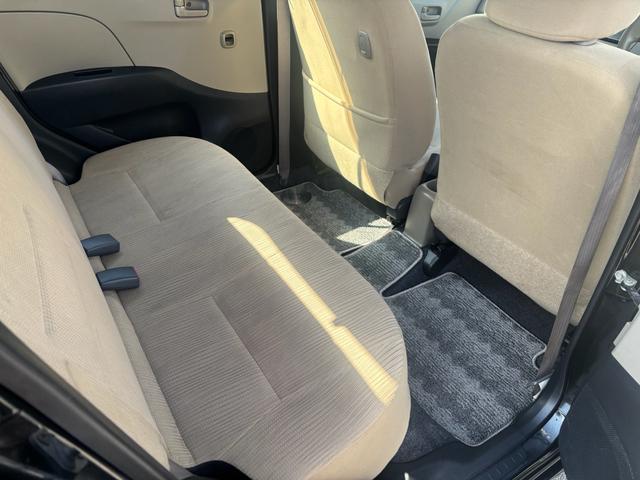 ミラ Ｘスペシャル　５速ＭＴマニュアル車　社外ＳＤナビ　Ｂｌｕｅｔｏｏｔｈオーディオ　手動サイドミラー　ライトレベライザー　キーレスキー　取説　車外アルミ　新品タイヤ４本交換済　ローダウン　社外エアクリーナー（3枚目）