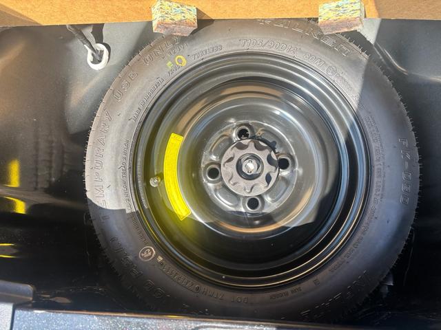 ミラ Ｘスペシャル　５速ＭＴマニュアル車　社外ＳＤナビ　Ｂｌｕｅｔｏｏｔｈオーディオ　手動サイドミラー　ライトレベライザー　キーレスキー　取説　車外アルミ　新品タイヤ４本交換済　ローダウン　社外エアクリーナー（6枚目）