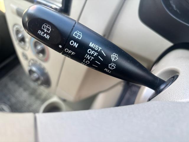 ミラ Ｘスペシャル　５速ＭＴマニュアル車　社外ＳＤナビ　Ｂｌｕｅｔｏｏｔｈオーディオ　手動サイドミラー　ライトレベライザー　キーレスキー　取説　車外アルミ　新品タイヤ４本交換済　ローダウン　社外エアクリーナー（10枚目）