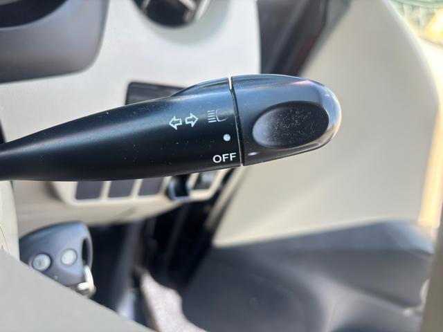 ミラ Ｘスペシャル　５速ＭＴマニュアル車　社外ＳＤナビ　Ｂｌｕｅｔｏｏｔｈオーディオ　手動サイドミラー　ライトレベライザー　キーレスキー　取説　車外アルミ　新品タイヤ４本交換済　ローダウン　社外エアクリーナー（11枚目）