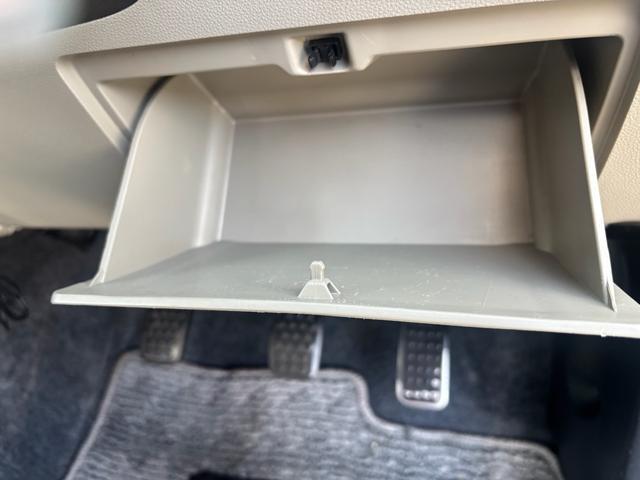 ミラ Ｘスペシャル　５速ＭＴマニュアル車　社外ＳＤナビ　Ｂｌｕｅｔｏｏｔｈオーディオ　手動サイドミラー　ライトレベライザー　キーレスキー　取説　車外アルミ　新品タイヤ４本交換済　ローダウン　社外エアクリーナー（13枚目）