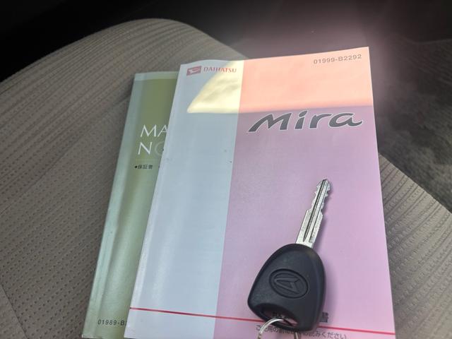 ミラ Ｘスペシャル　５速ＭＴマニュアル車　社外ＳＤナビ　Ｂｌｕｅｔｏｏｔｈオーディオ　手動サイドミラー　ライトレベライザー　キーレスキー　取説　車外アルミ　新品タイヤ４本交換済　ローダウン　社外エアクリーナー（14枚目）