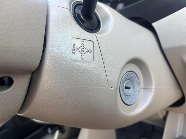 ミラ Ｘスペシャル　５速ＭＴマニュアル車　社外ＳＤナビ　Ｂｌｕｅｔｏｏｔｈオーディオ　手動サイドミラー　ライトレベライザー　キーレスキー　取説　車外アルミ　新品タイヤ４本交換済　ローダウン　社外エアクリーナー（16枚目）