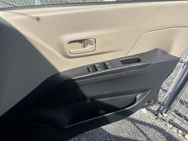 ミラ Ｘスペシャル　５速ＭＴマニュアル車　社外ＳＤナビ　Ｂｌｕｅｔｏｏｔｈオーディオ　手動サイドミラー　ライトレベライザー　キーレスキー　取説　車外アルミ　新品タイヤ４本交換済　ローダウン　社外エアクリーナー（17枚目）