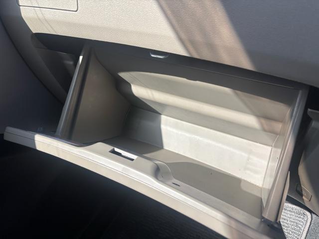 ミラ Ｘスペシャル　５速ＭＴマニュアル車　社外ＳＤナビ　Ｂｌｕｅｔｏｏｔｈオーディオ　手動サイドミラー　ライトレベライザー　キーレスキー　取説　車外アルミ　新品タイヤ４本交換済　ローダウン　社外エアクリーナー（24枚目）