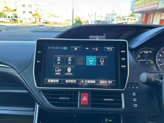 エスクァイア ハイブリッドＧｉ　Ｂｌｕｅｔｏｏｔｈ・後席モニター・両側パワースライドドア・バックカメラ・ＴＶ・フルフラット・ウォークスルー・シートヒーター・キーレスエントリー・スマートキー・オートライト・オートマチックハイビーム（4枚目）