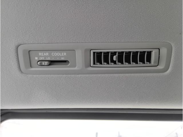リヤもエアコン付で快適♪
