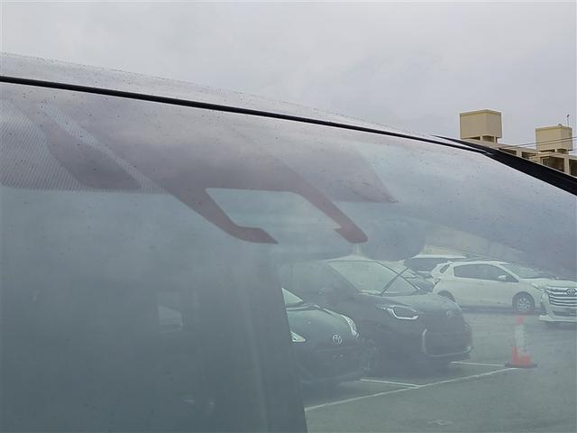 ヴォクシー ハイブリッドＶ　フルセグ　メモリーナビ　ＤＶＤ再生　ミュージックプレイヤー接続可　後席モニター　バックカメラ　衝突被害軽減システム　ＥＴＣ　ドラレコ　電動スライドドア　ＬＥＤヘッドランプ　乗車定員７人　３列シート（8枚目）