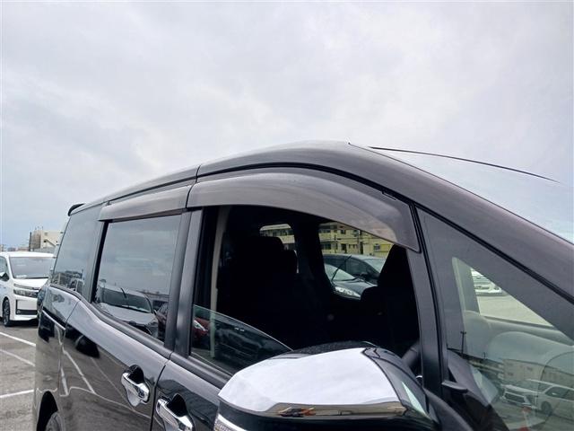 ヴォクシー ハイブリッドＶ　フルセグ　メモリーナビ　ＤＶＤ再生　ミュージックプレイヤー接続可　後席モニター　バックカメラ　衝突被害軽減システム　ＥＴＣ　ドラレコ　電動スライドドア　ＬＥＤヘッドランプ　乗車定員７人　３列シート（12枚目）