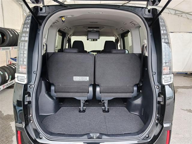 ヴォクシー ハイブリッドＶ　フルセグ　メモリーナビ　ＤＶＤ再生　ミュージックプレイヤー接続可　後席モニター　バックカメラ　衝突被害軽減システム　ＥＴＣ　ドラレコ　電動スライドドア　ＬＥＤヘッドランプ　乗車定員７人　３列シート（22枚目）