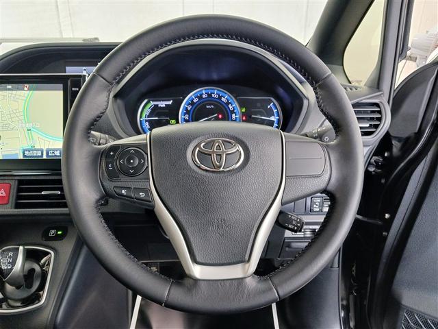 ヴォクシー ハイブリッドＶ　フルセグ　メモリーナビ　ＤＶＤ再生　ミュージックプレイヤー接続可　後席モニター　バックカメラ　衝突被害軽減システム　ＥＴＣ　ドラレコ　電動スライドドア　ＬＥＤヘッドランプ　乗車定員７人　３列シート（26枚目）