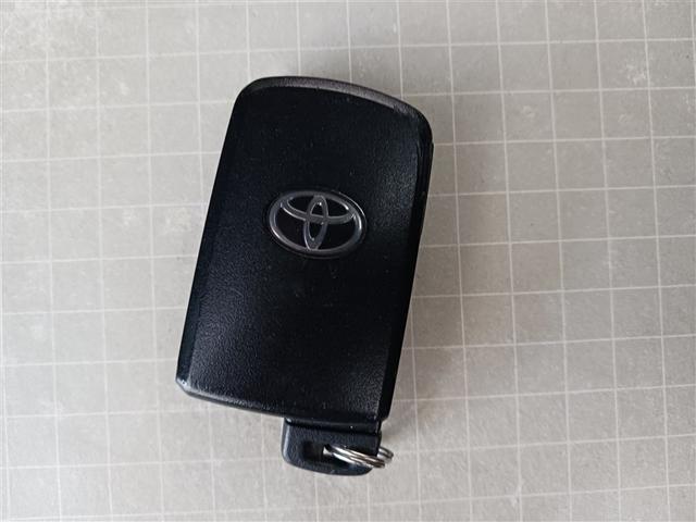 ヴォクシー ハイブリッドＶ　フルセグ　メモリーナビ　ＤＶＤ再生　ミュージックプレイヤー接続可　後席モニター　バックカメラ　衝突被害軽減システム　ＥＴＣ　ドラレコ　電動スライドドア　ＬＥＤヘッドランプ　乗車定員７人　３列シート（40枚目）