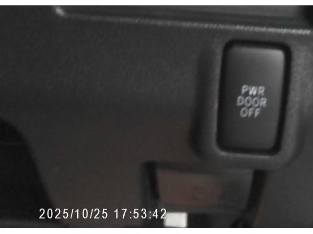 ・左パワースライドドア