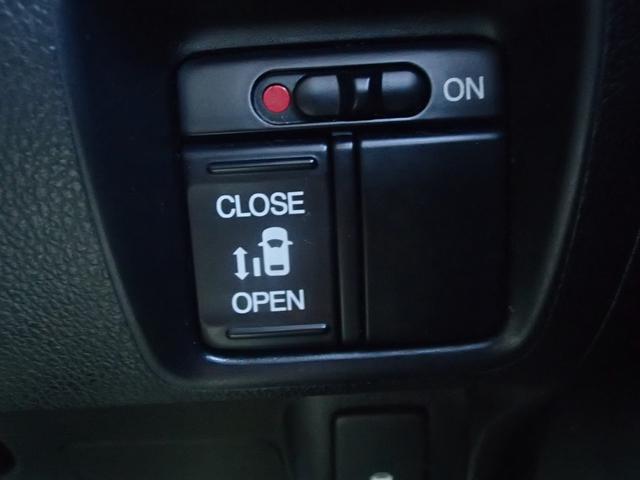 ・左パワースライドドア