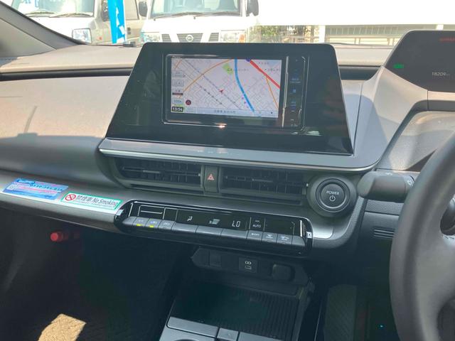 プリウス Ｘ　ドライブレコーダー　ＥＴＣ　クリアランスソナー　レーンアシスト　オートクルーズコントロール　バックカメラ　ナビ　ＴＶ　オートマチックハイビーム　オートライト　ＣＶＴ　スマートキー　電動格納ミラー（4枚目）