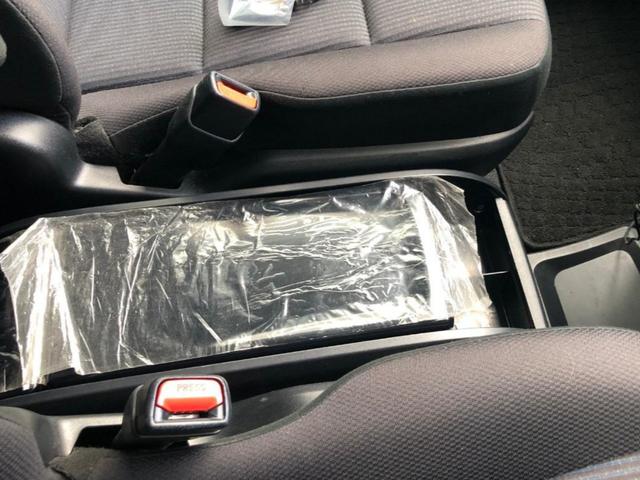 ヴォクシー Ｘ　８人乗り　純正ナビ　バックカメラ　フリップダウンモニター　両側パワースライドドア（22枚目）