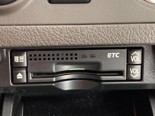 クラウン ２．５アスリート　アニバーサリーエディション　ＨＤＤマルチナビ　バックカメラ　キーフリー　Ｂｌｕｅｔｏｏｔｈ　黒革シート　シートクーラー　シートヒーター　ＥＴＣ　電動パワーシート　オートクルーズ　オートミラー　地デジフルセグ　ローダウン（29枚目）