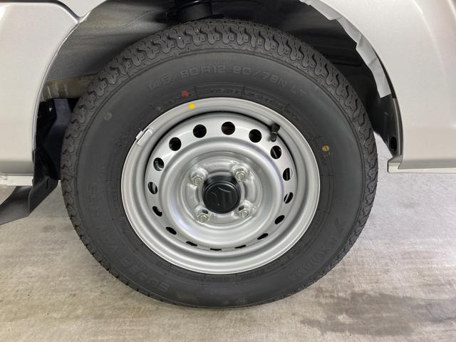 キャリイトラック ＫＣエアコン・パワステ農繁仕様　パートタイム４ＷＤ　キーレスエントリー　パワーウィンドー　リーフスプリング４枚　禁煙車　アイドルストップ　Ｗエアバッグ　オートライト　ＡＣ　ＰＳ　ＡＢＳ（28枚目）