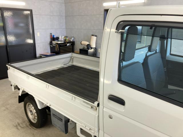 キャリイトラック ＫＣエアコン・パワステ　パートタイム４ＷＤ　パワステ　エアコン　運転席エアバック　ＥＴＣ　ヘッドライトレベライザー　マニュアル５速　バイザー　フロアマット　荷台マット　ゲートチェーン　ゲートプロテクター（5枚目）