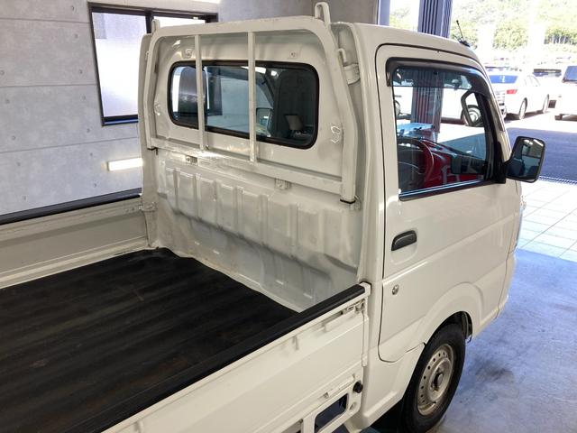 キャリイトラック ＫＣエアコン・パワステ　パートタイム４ＷＤ　パワステ　エアコン　運転席エアバック　ＥＴＣ　ヘッドライトレベライザー　マニュアル５速　バイザー　フロアマット　荷台マット　ゲートチェーン　ゲートプロテクター（7枚目）