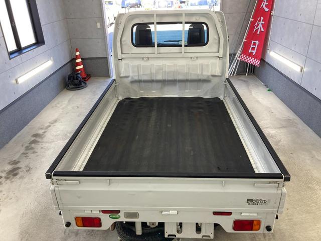キャリイトラック ＫＣエアコン・パワステ　パートタイム４ＷＤ　パワステ　エアコン　運転席エアバック　ＥＴＣ　ヘッドライトレベライザー　マニュアル５速　バイザー　フロアマット　荷台マット　ゲートチェーン　ゲートプロテクター（9枚目）