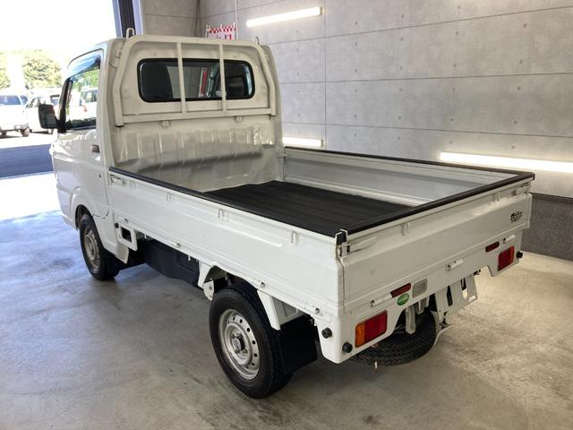 キャリイトラック ＫＣエアコン・パワステ　パートタイム４ＷＤ　パワステ　エアコン　運転席エアバック　ＥＴＣ　ヘッドライトレベライザー　マニュアル５速　バイザー　フロアマット　荷台マット　ゲートチェーン　ゲートプロテクター（10枚目）