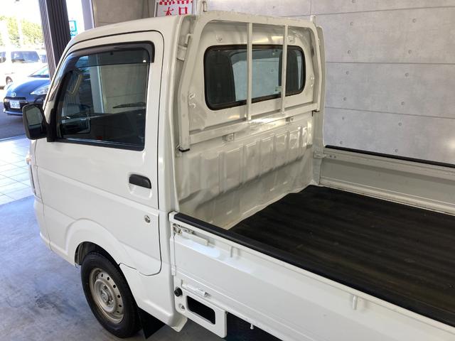 キャリイトラック ＫＣエアコン・パワステ　パートタイム４ＷＤ　パワステ　エアコン　運転席エアバック　ＥＴＣ　ヘッドライトレベライザー　マニュアル５速　バイザー　フロアマット　荷台マット　ゲートチェーン　ゲートプロテクター（11枚目）