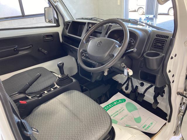 キャリイトラック ＫＣエアコン・パワステ　パートタイム４ＷＤ　パワステ　エアコン　運転席エアバック　ＥＴＣ　ヘッドライトレベライザー　マニュアル５速　バイザー　フロアマット　荷台マット　ゲートチェーン　ゲートプロテクター（16枚目）