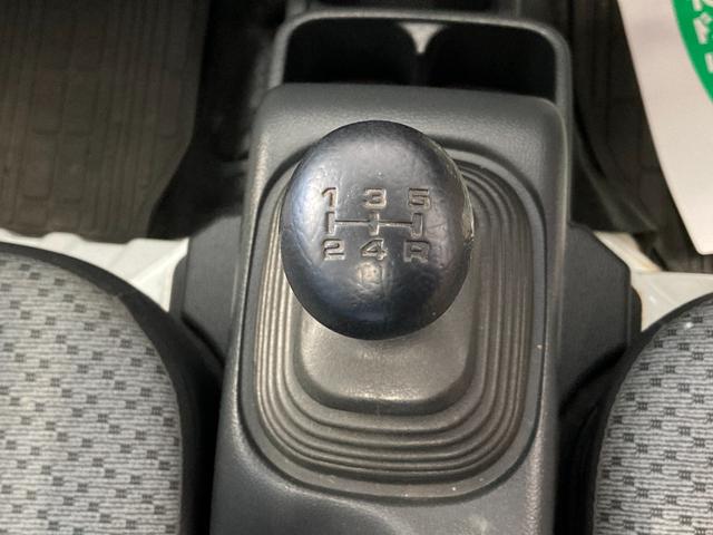 キャリイトラック ＫＣエアコン・パワステ　パートタイム４ＷＤ　パワステ　エアコン　運転席エアバック　ＥＴＣ　ヘッドライトレベライザー　マニュアル５速　バイザー　フロアマット　荷台マット　ゲートチェーン　ゲートプロテクター（22枚目）