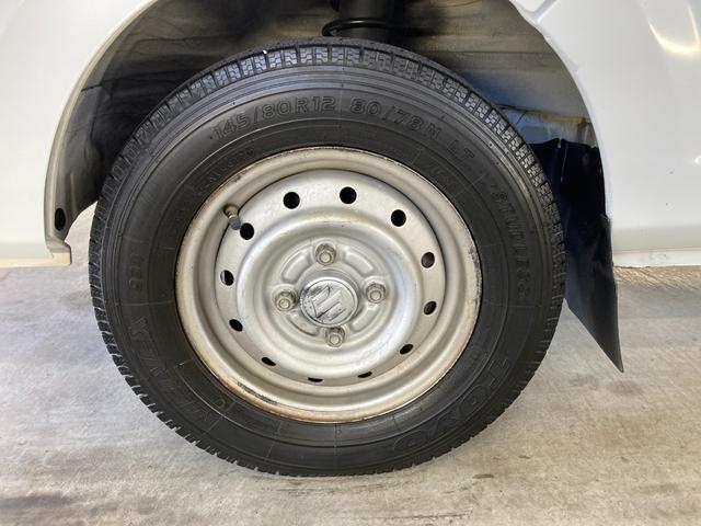 キャリイトラック ＫＣエアコン・パワステ　パートタイム４ＷＤ　パワステ　エアコン　運転席エアバック　ＥＴＣ　ヘッドライトレベライザー　マニュアル５速　バイザー　フロアマット　荷台マット　ゲートチェーン　ゲートプロテクター（29枚目）