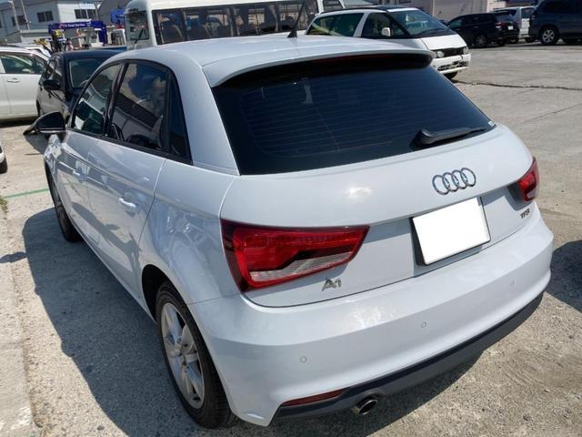 Ａ１スポーツバック １．０ＴＦＳＩ　アルミホイール１５インチ　ナビ　プッシュスタート　運転席・助手席・サイドエアバッグ　アンチロックブレーキシステム　盗難防止システム　ＣＤ　パワーステアリング　パワーウインドウ　修復歴無し（6枚目）