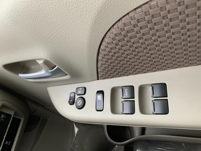 運転席側ドア内側にはたくさんの機能を詰め込んで☆