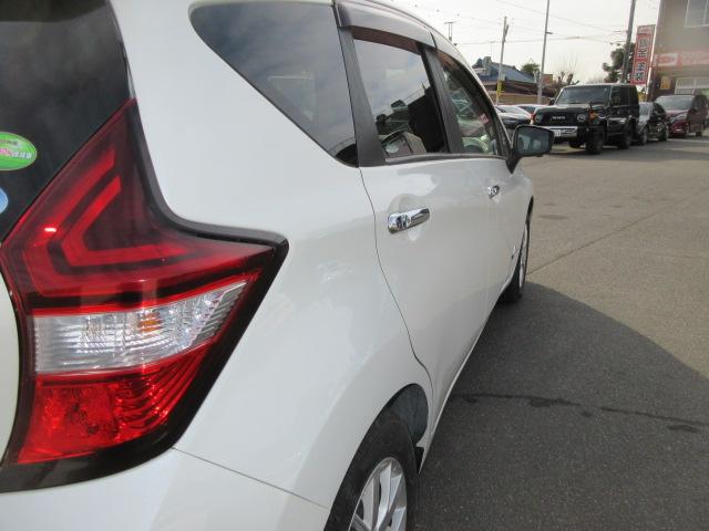 ノート ｅ－パワー　メダリスト　純正ナビ　インテリアラモ二＋スマートルームミラー　踏み間違え防止　フロント＆バックソナー付　ハーフレザーシート（3枚目）