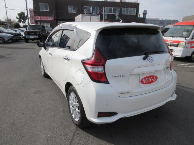 ノート ｅ－パワー　メダリスト　純正ナビ　インテリアラモ二＋スマートルームミラー　踏み間違え防止　フロント＆バックソナー付　ハーフレザーシート（6枚目）