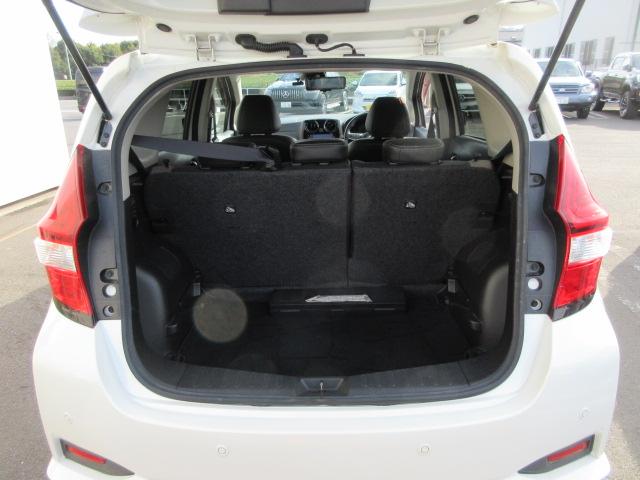 ノート ｅ－パワー　メダリスト　純正ナビ　インテリアラモ二＋スマートルームミラー　踏み間違え防止　フロント＆バックソナー付　ハーフレザーシート（15枚目）