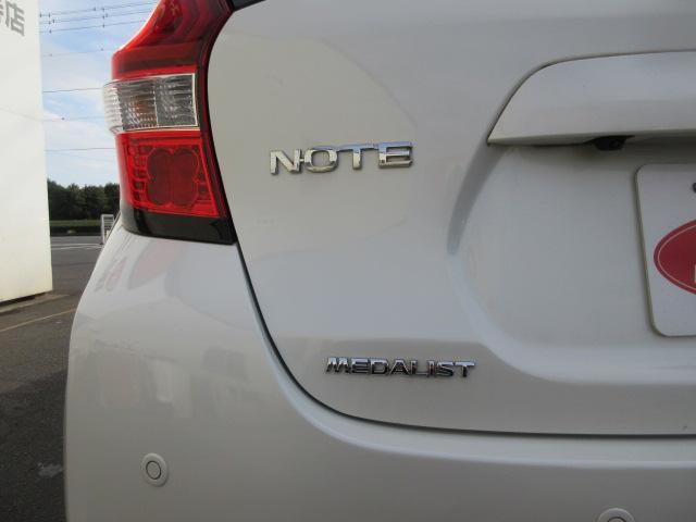 ノート ｅ－パワー　メダリスト　純正ナビ　インテリアラモ二＋スマートルームミラー　踏み間違え防止　フロント＆バックソナー付　ハーフレザーシート（19枚目）