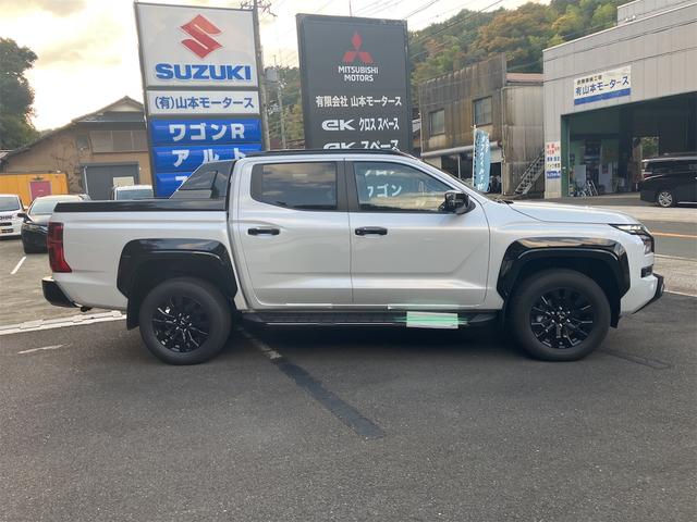 トライトン ＧＳＲ　４ＷＤ　ナビ　全方位カメラ　ＥＴＣ　パワーシート　スマートキー　シートヒーター　オートクルーズコントロール　登録済未使用車（4枚目）