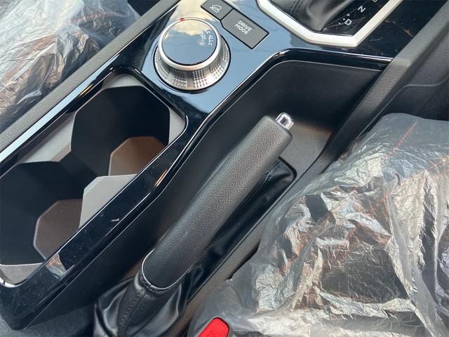 トライトン ＧＳＲ　４ＷＤ　ナビ　全方位カメラ　ＥＴＣ　パワーシート　スマートキー　シートヒーター　オートクルーズコントロール　登録済未使用車（15枚目）