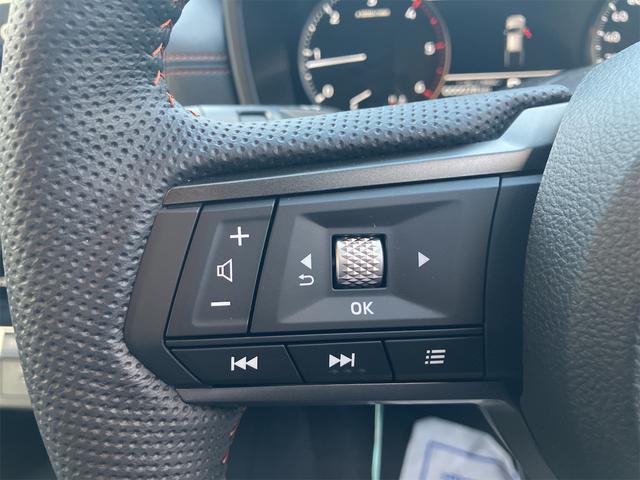 トライトン ＧＳＲ　４ＷＤ　ナビ　全方位カメラ　ＥＴＣ　パワーシート　スマートキー　シートヒーター　オートクルーズコントロール　登録済未使用車（19枚目）