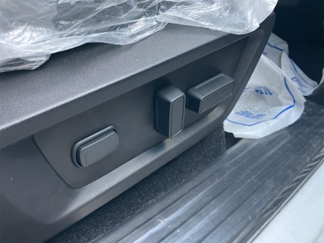 トライトン ＧＳＲ　４ＷＤ　ナビ　全方位カメラ　ＥＴＣ　パワーシート　スマートキー　シートヒーター　オートクルーズコントロール　登録済未使用車（26枚目）