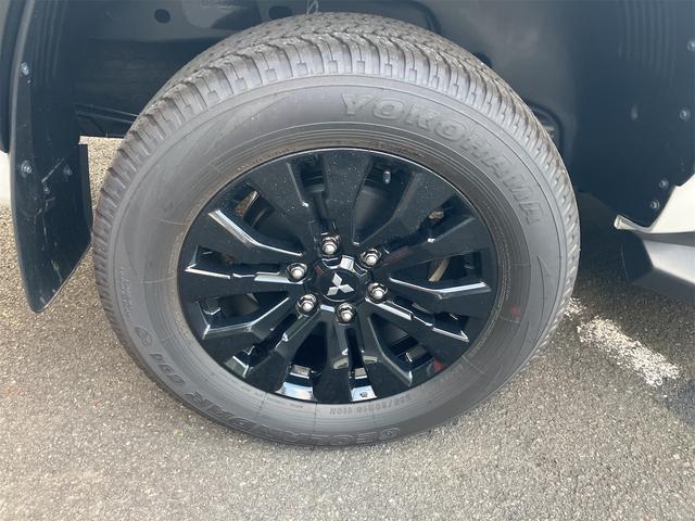 トライトン ＧＳＲ　４ＷＤ　ナビ　全方位カメラ　ＥＴＣ　パワーシート　スマートキー　シートヒーター　オートクルーズコントロール　登録済未使用車（32枚目）