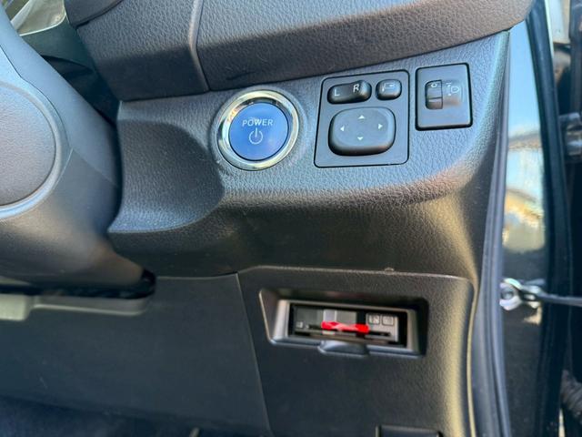 ヴィッツ ハイブリッドＦ　ナビ　バックカメラ　ＥＴＣ　スマートキー（6枚目）