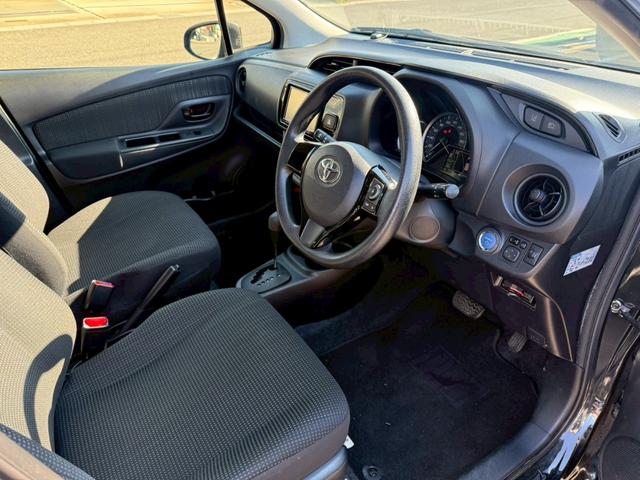 ヴィッツ ハイブリッドＦ　ナビ　バックカメラ　ＥＴＣ　スマートキー（9枚目）