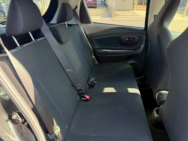 ヴィッツ ハイブリッドＦ　ナビ　バックカメラ　ＥＴＣ　スマートキー（10枚目）