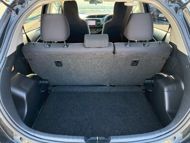 ヴィッツ ハイブリッドＦ　ナビ　バックカメラ　ＥＴＣ　スマートキー（11枚目）