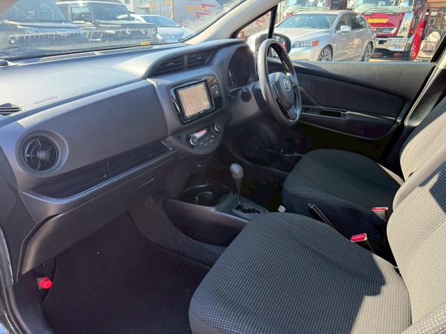 ヴィッツ ハイブリッドＦ　ナビ　バックカメラ　ＥＴＣ　スマートキー（21枚目）