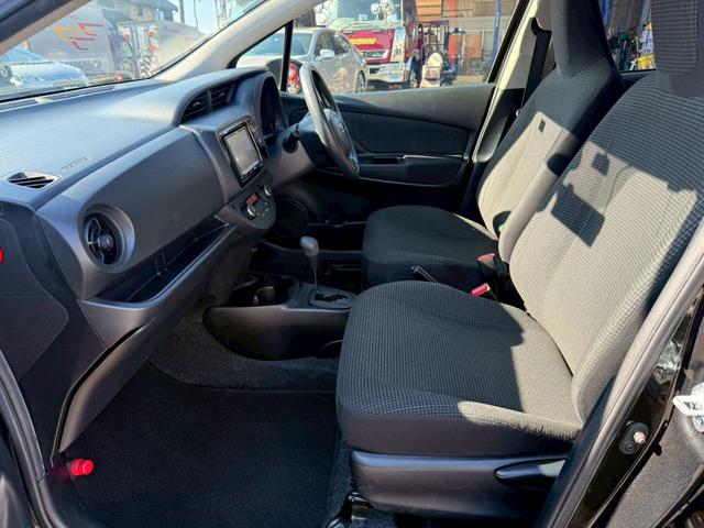 ヴィッツ ハイブリッドＦ　ナビ　バックカメラ　ＥＴＣ　スマートキー（22枚目）