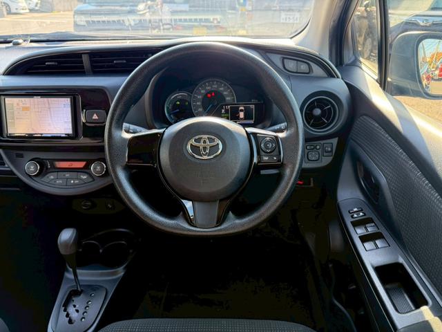 ヴィッツ ハイブリッドＦ　ナビ　バックカメラ　ＥＴＣ　スマートキー（24枚目）