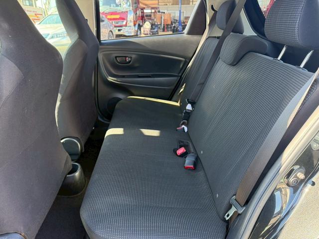 ヴィッツ ハイブリッドＦ　ナビ　バックカメラ　ＥＴＣ　スマートキー（27枚目）