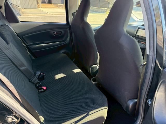 ヴィッツ ハイブリッドＦ　ナビ　バックカメラ　ＥＴＣ　スマートキー（28枚目）